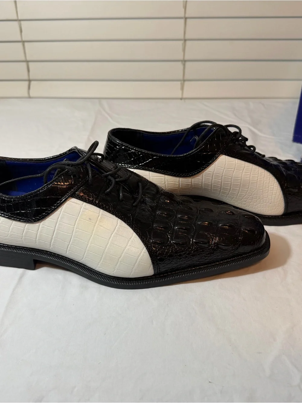Men's Black and White Croc-Embossed Lace-Up Dress Oxfords